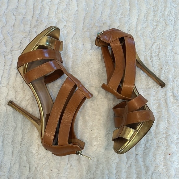 Christian Dior Leather Cutout Accent Gladiator Sandals
Women's Size: 37 =US 7 - Picture 2 of 9